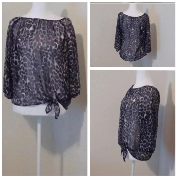 💙🌺Animal print top - Picture 1 of 8